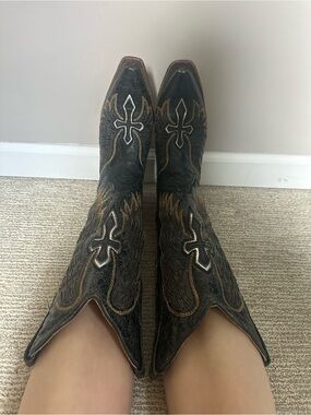 Women's Western Embroidered Pointed-Toe Boots - Black/Brown